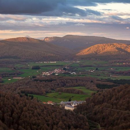 Lorentx Aterpea Burguete Bagian luar foto